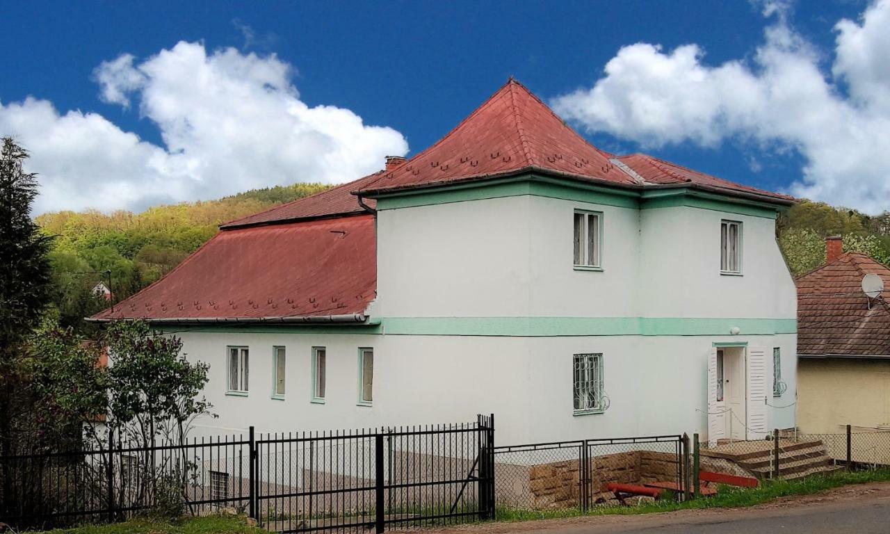 Muskatli Vendeghaz Hostel Parad Luaran gambar